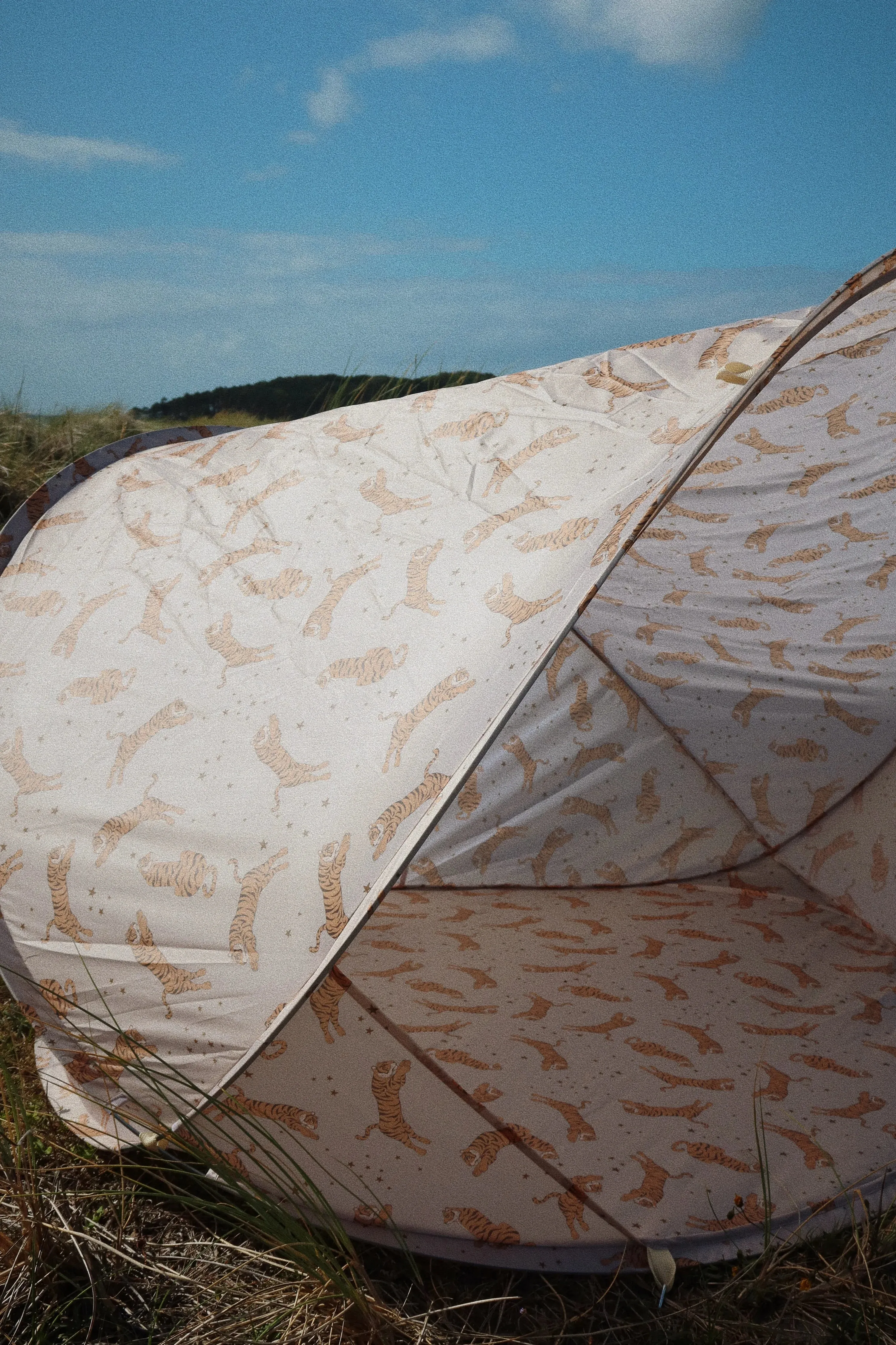 Konges Slojd - Beach Tent Pop Up Shelter UV50  - Multi Hearts